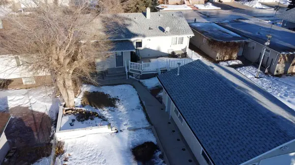 411 6 AVE W, Hanna, AB T0J 1P0