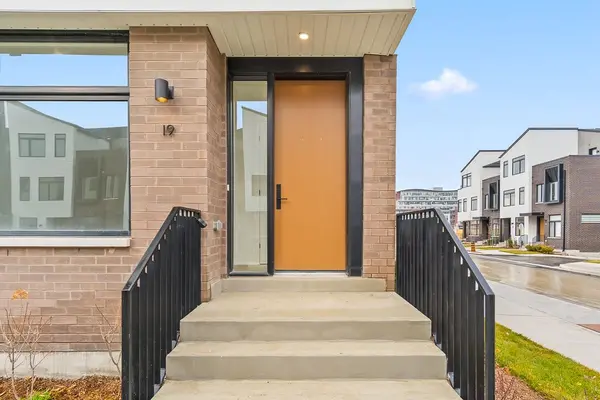 20 Lou Parsons WAY #19, Mississauga, ON L5H 0B2