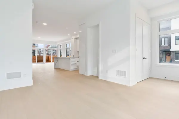 20 Lou Parsons WAY #19, Mississauga, ON L5H 0B2