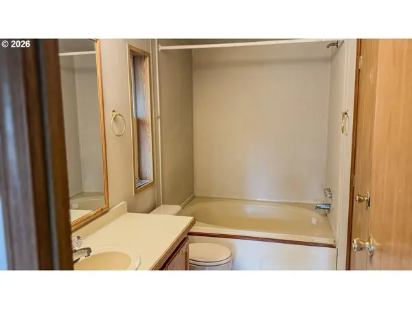 1040 NE 12TH AVE, Rockaway Beach, OR 97136