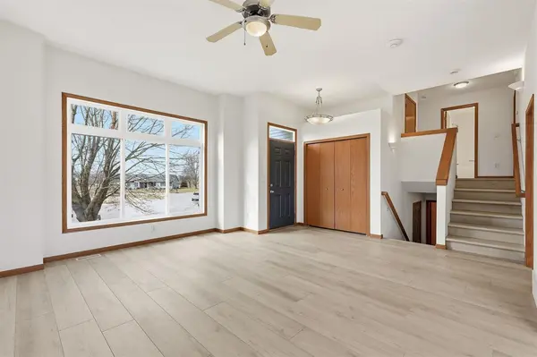 1078 Bay Hill Cir, North Liberty, IA 52317