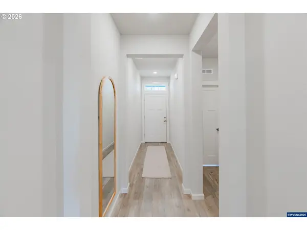 210 WALNUT ST, Mt Angel, OR 97362