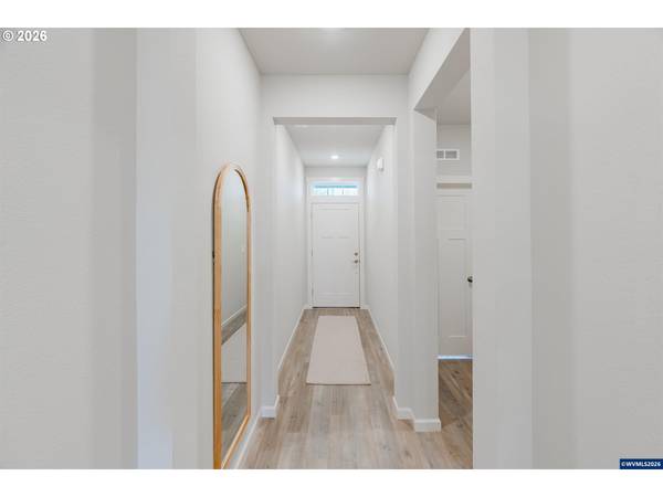 210 WALNUT ST, Mt Angel, OR 97362