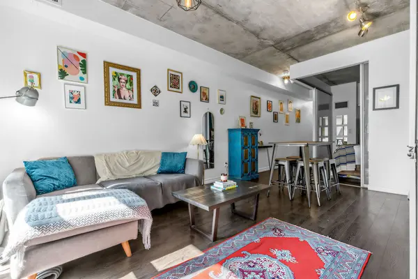 8 Gladstone AVE #412, Toronto C01, ON M6J 0B3