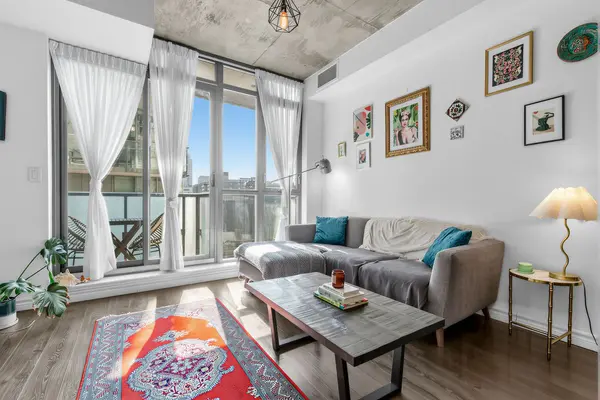 8 Gladstone AVE #412, Toronto C01, ON M6J 0B3