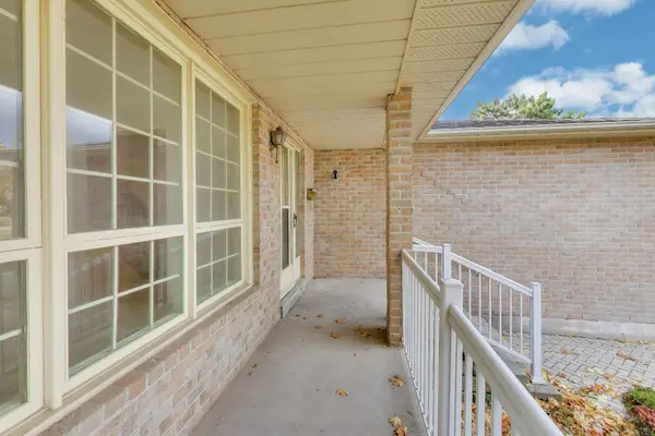 2436 Folkway DR, Mississauga, ON L5L 3N3