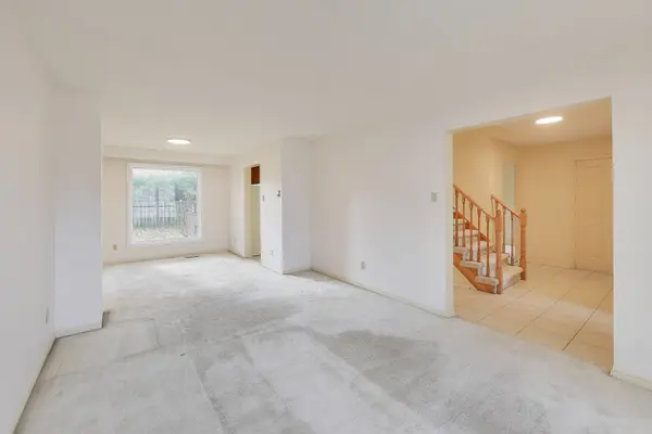 2436 Folkway DR, Mississauga, ON L5L 3N3