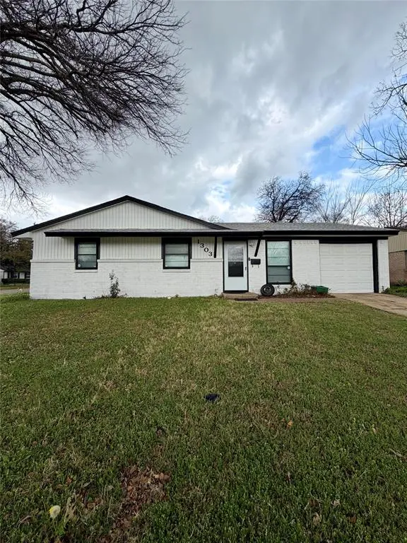 1303 Driftwood Drive, Duncanville, TX 75116