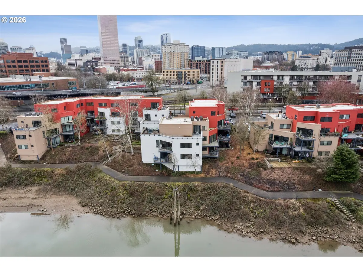 620 NW NAITO PKWY #B7, Portland, OR 97209