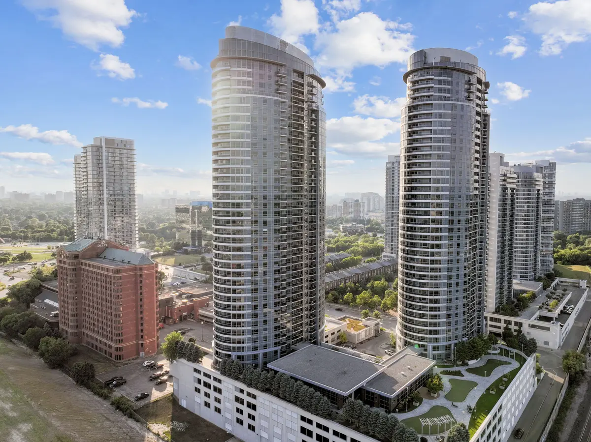 135 Village Green SQ #816, Toronto E07, ON M1S 0G4