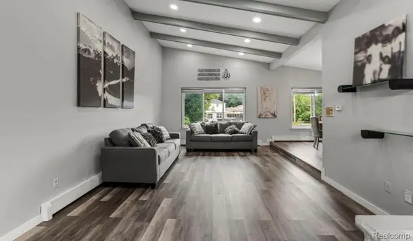 5590 Pembury, West Bloomfield Charter Township, MI 48322