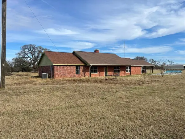 1250 County Road 2280,  Telephone,  TX 75488