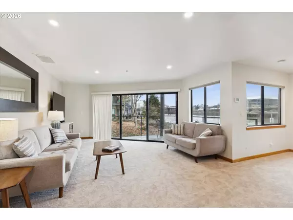 Portland, OR 97209,620 NW NAITO PKWY #B7