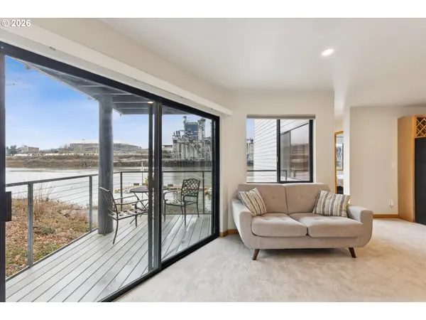 620 NW NAITO PKWY #B7, Portland, OR 97209