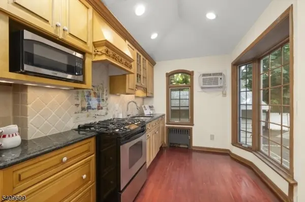 72 Meadowbrook Rd, Millburn Twp., NJ 07078