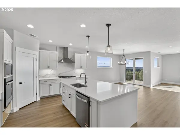 12188 SW Autumnview ST, Tigard, OR 97224