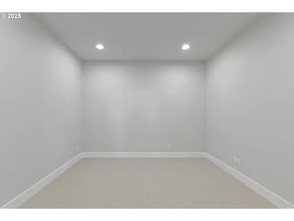 12171 SW Autumnview ST, Tigard, OR 97224