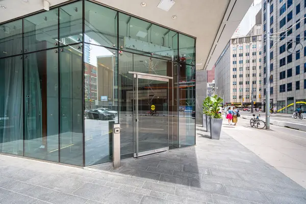 180 University AVE #2705, Toronto C01, ON M5H 0A2