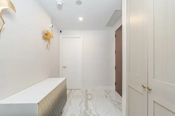 180 University AVE #2705, Toronto C01, ON M5H 0A2