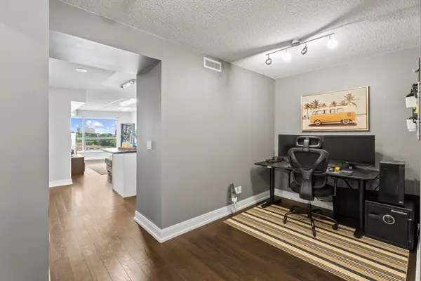 135 Village Green SQ #816, Toronto E07, ON M1S 0G4