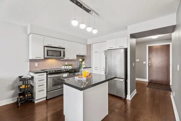 135 Village Green SQ #816, Toronto E07, ON M1S 0G4