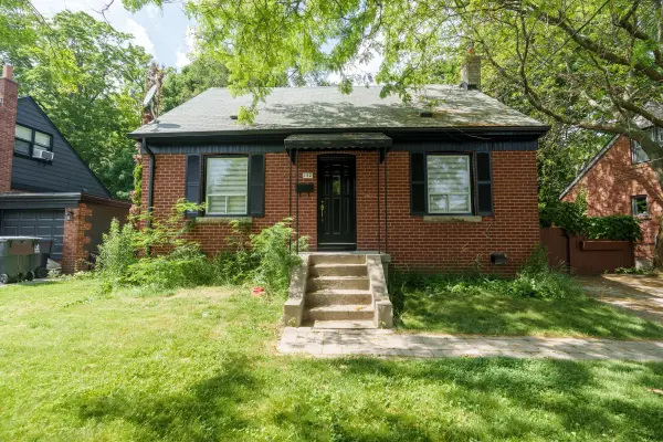152 Ferris RD, Toronto E03, ON M4B 1G9