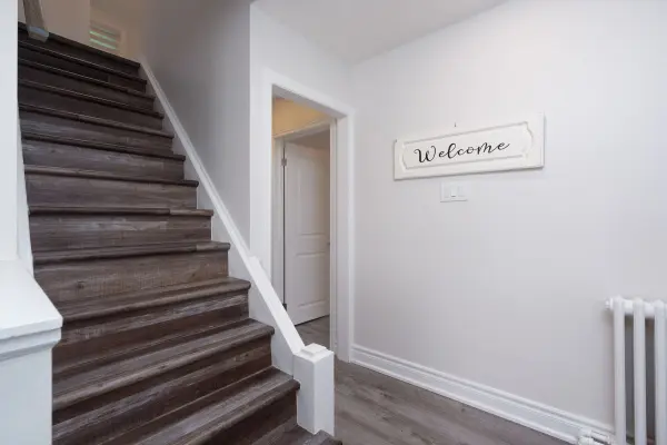 152 Ferris RD, Toronto E03, ON M4B 1G9