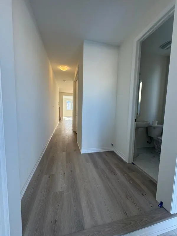 2411 Laurelview ST, Oshawa, ON L1L 0X4