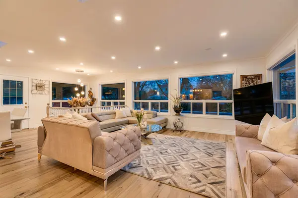 66 Lakeland CRES, Richmond Hill, ON L4E 2Z9