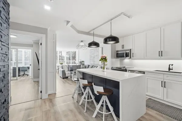 1270 Maple Crossing BLVD #208, Burlington, ON L7S 2J3