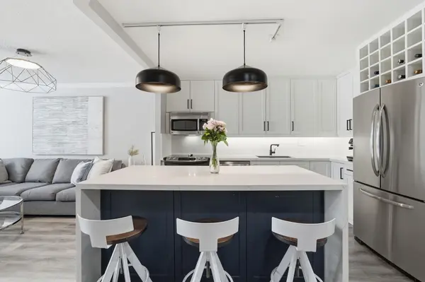 1270 Maple Crossing BLVD #208, Burlington, ON L7S 2J3