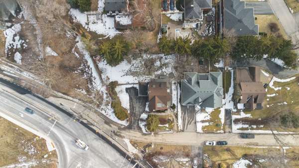 1064 Mohawk RD, Burlington, ON L7T 3M6