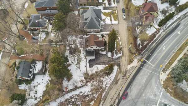 1064 Mohawk RD, Burlington, ON L7T 3M6