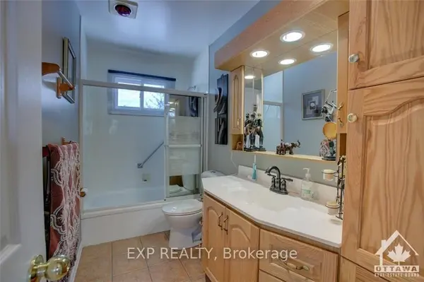 15 SAGINAW CRES, Cityview - Parkwoods Hills - Rideau Shore, ON K2E 6Y7