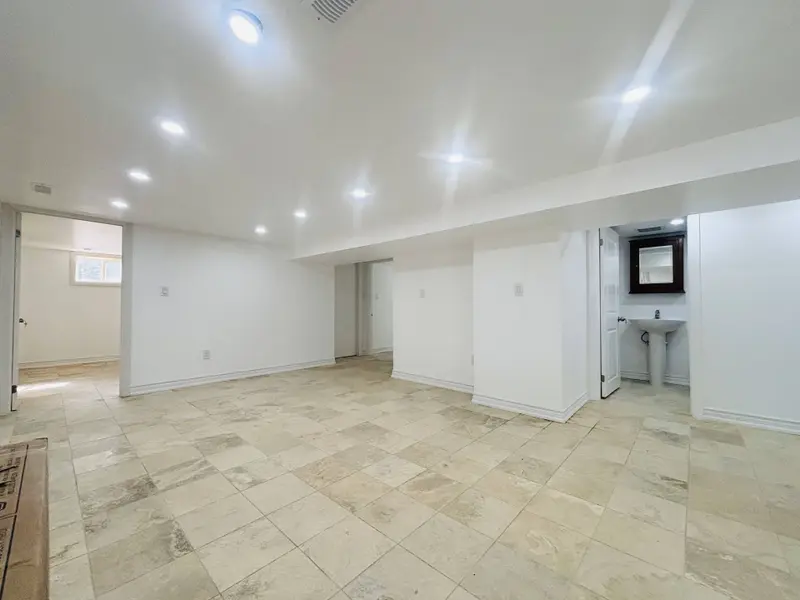 2463 Camilla RD #Lower, Mississauga, ON L5A 2K4