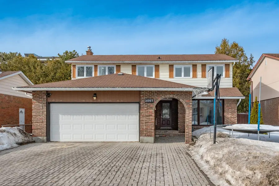 2007 TAWNEY RD, Elmvale Acres And Area, ON K1G 1B5