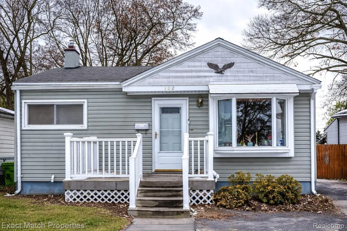 102 E Cornell AVE, Pontiac, MI 48340