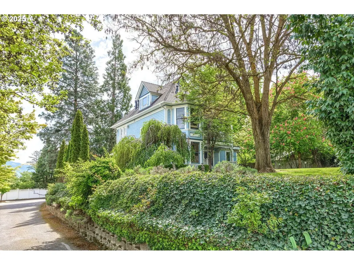 496 BEACH ST, Ashland, OR 97520