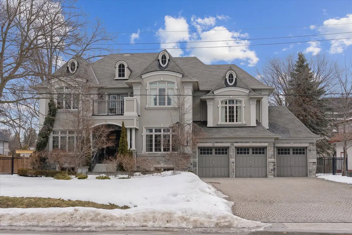 8 Thornhill AVE, Vaughan, ON L4J 1J4