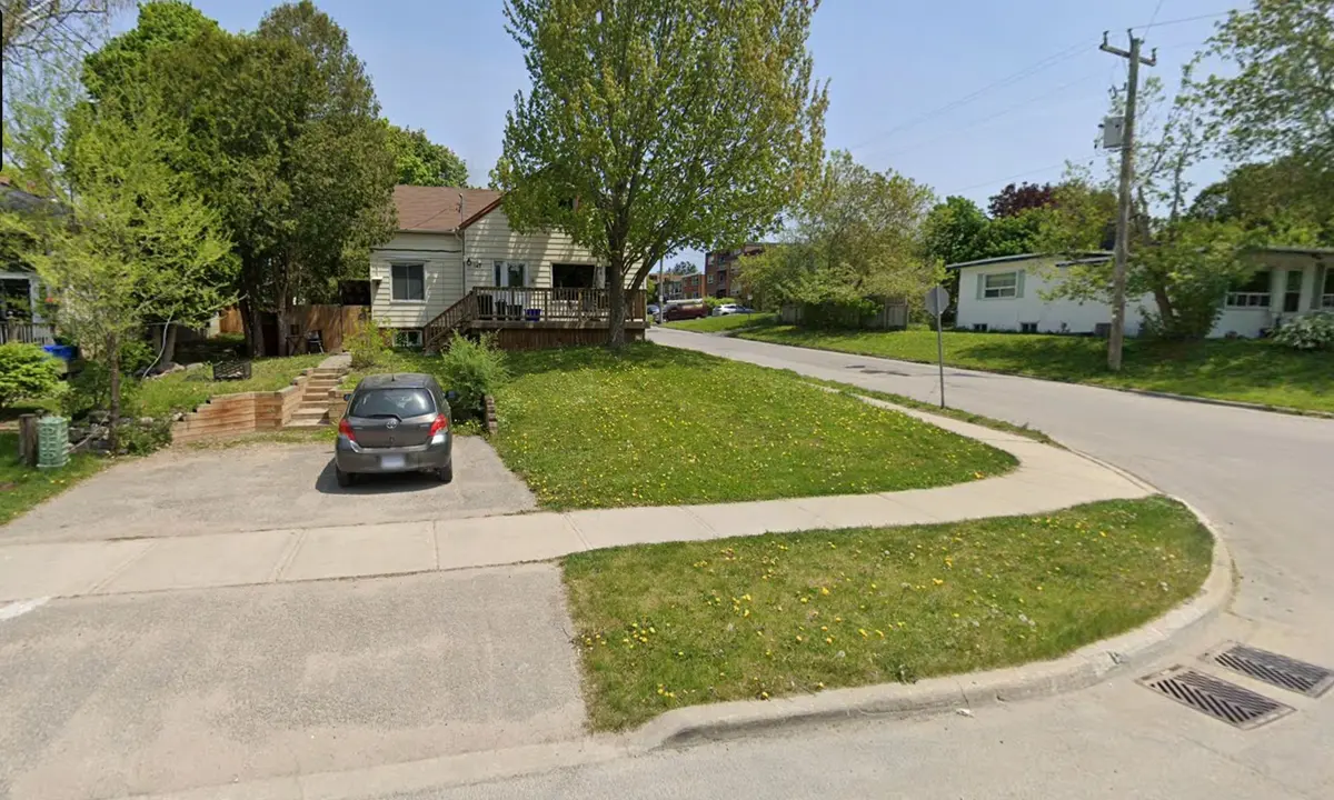 147 Berczy ST, Barrie, ON L4M 3R5