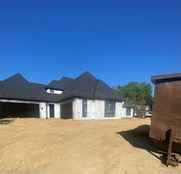 3370 Bloomcrest DR, Bloomfield Hills, MI 48304