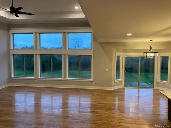 6833 John R RD, Troy, MI 48085