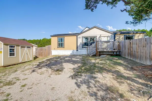 900 Tree Drive, Granbury, TX 76048