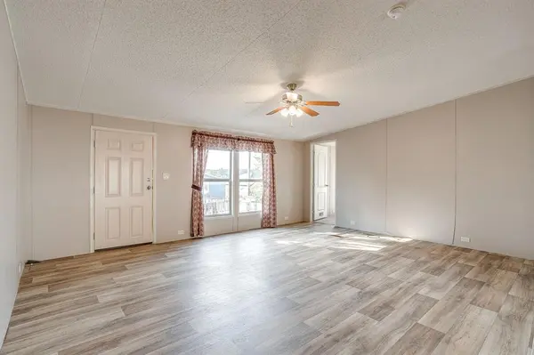 900 Tree Drive, Granbury, TX 76048