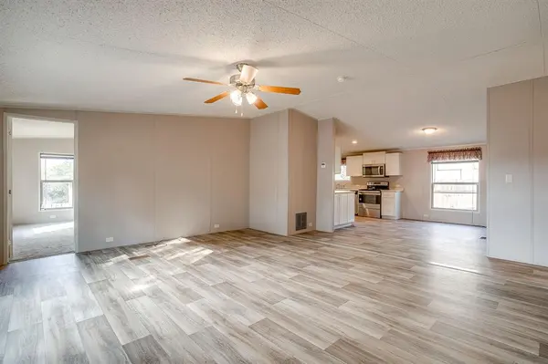 900 Tree Drive, Granbury, TX 76048