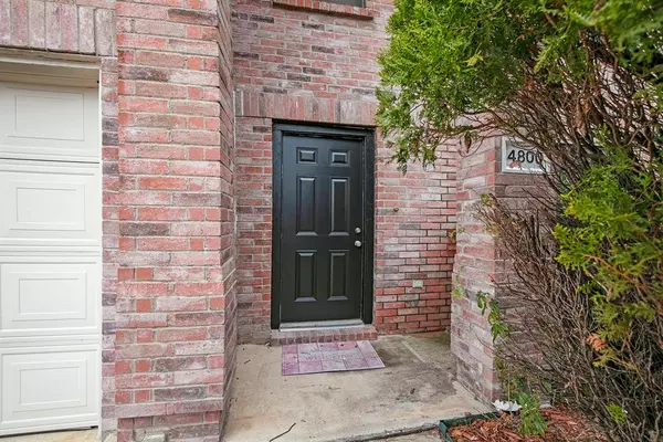 4800 Sleepy Ridge Circle, Fort Worth, TX 76133