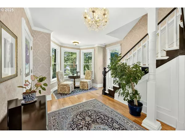 Ashland, OR 97520,496 BEACH ST