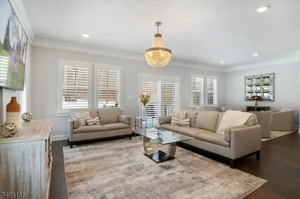 10 Albie Dr, Mountain Lakes Boro, NJ 07046