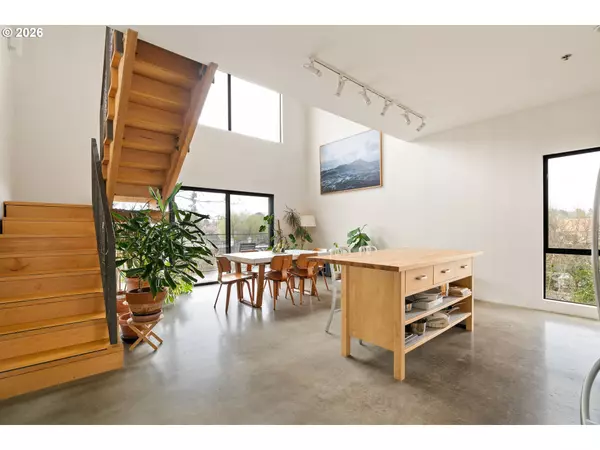 Portland, OR 97215,2373 SE 44TH AVE #302