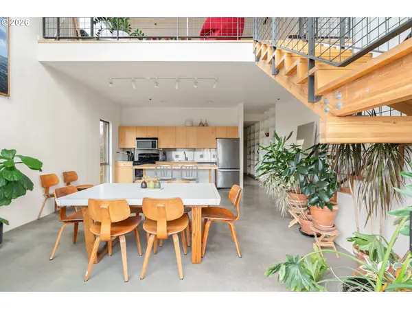 2373 SE 44TH AVE #302, Portland, OR 97215